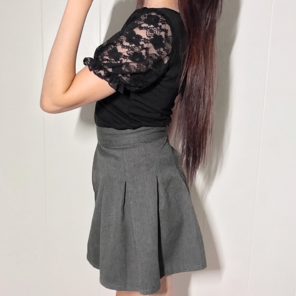 ❌SOLD❌ - Vintage Black Lace Ruffle Sleeve Top